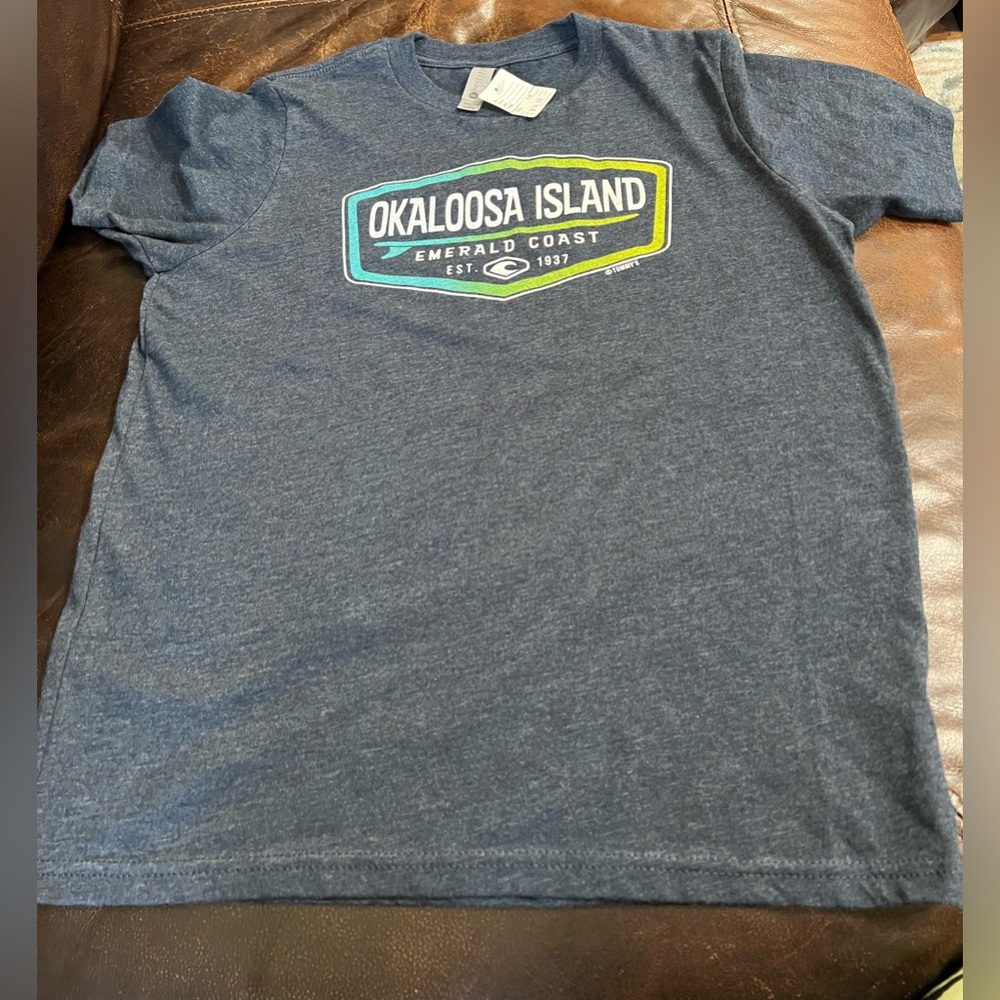 NWT Okalossa Island T-Shirt